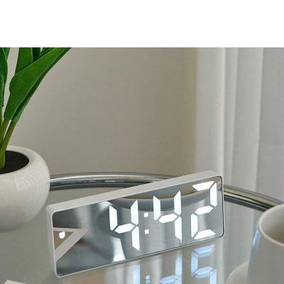 Đồng hồ báo thức kỹ thuật số mặt gương